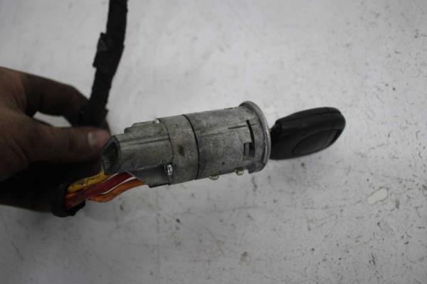 CONTACTEUR RENAULT - Vue 3